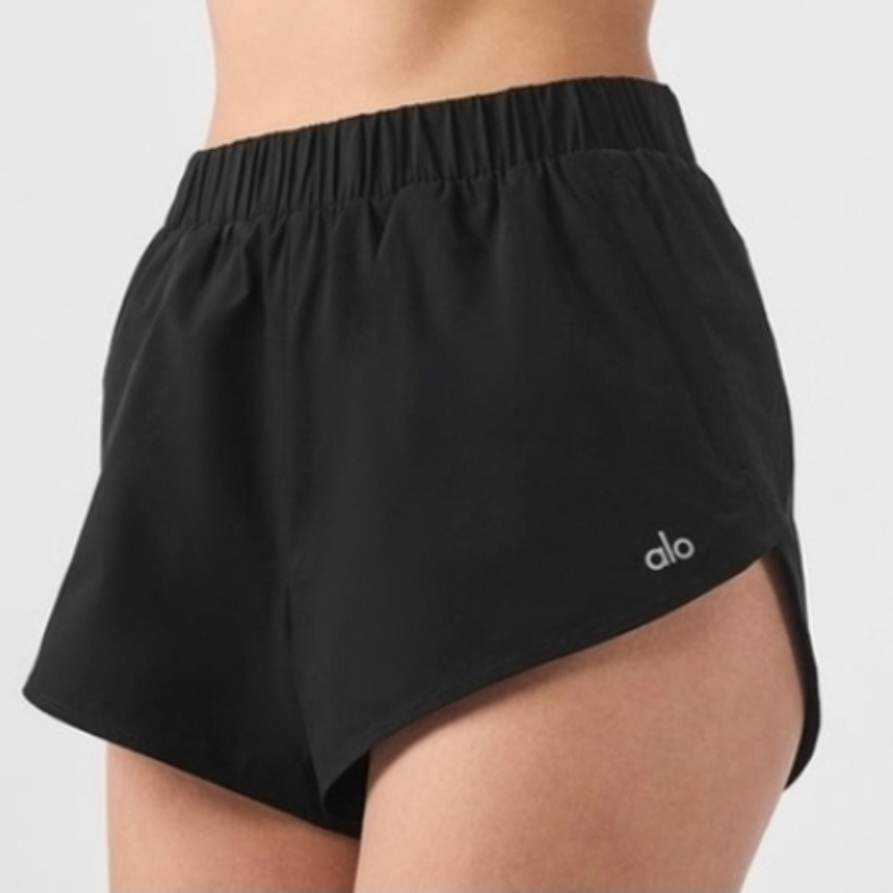 NEW! ALO Yoga Women's Playmaker Dolphin Short In Black